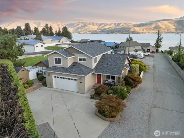 Lake Chelan Home and cabin both fully turn key ready to move iv everything is included just need your clothes and food.