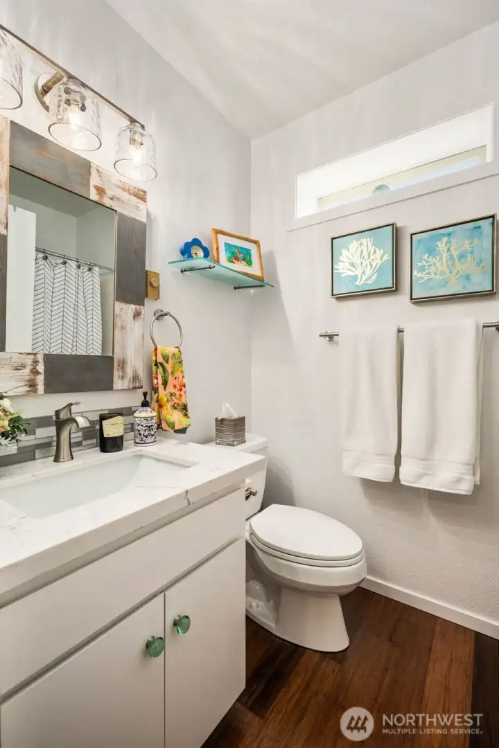 Lower level full bathroom with tub.