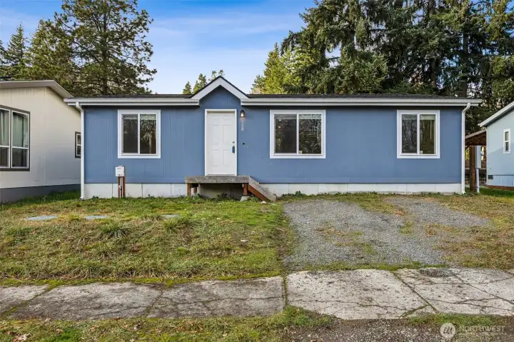 From the sidewalk, the vinyl windows stand out in the best way. Installed in 2022, they offer better insulation, easy upkeep, and a crisp, modern look that won’t require constant repainting or repairs. It’s the kind of practical upgrade that quietly improves comfort and efficiency, while still keeping the exterior sharp and current.