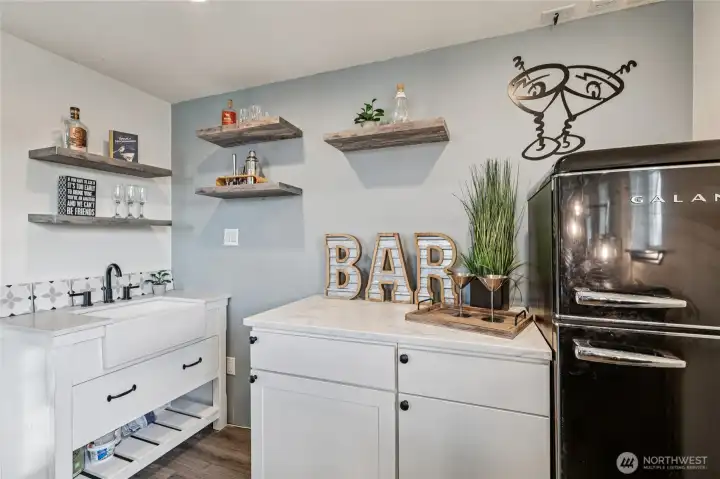 Kitchenette off bonus room