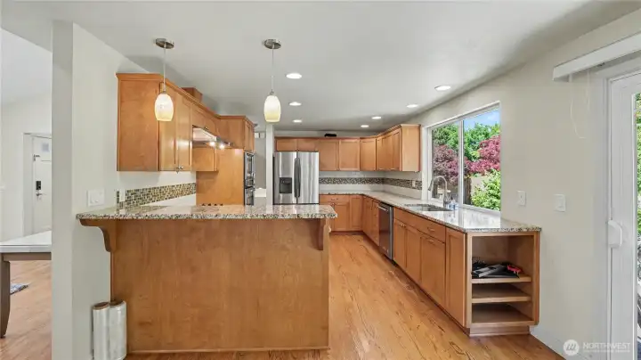 Beautifully appointed chef's kitchen.