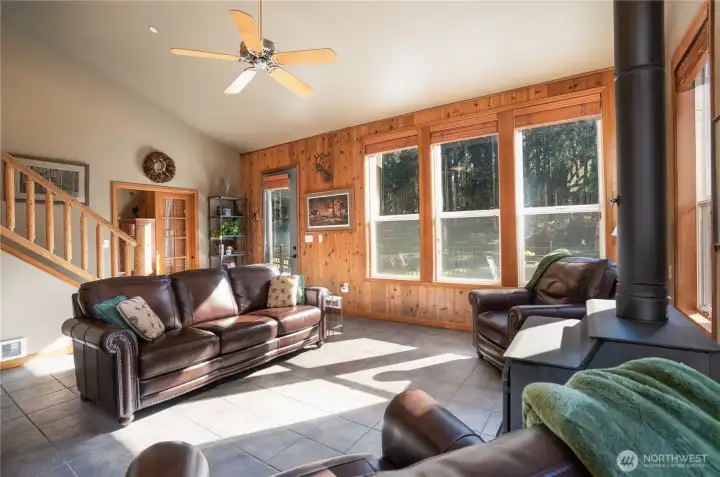 Cozy wood touches through out the home and large windows gives you all the feels of living as one with nature!