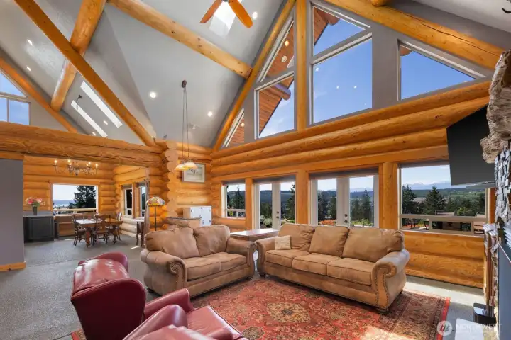 Dual French doors and magnificent windows and skylights flood the home with warm natural light and bring the grandeur of your surroundings inside.