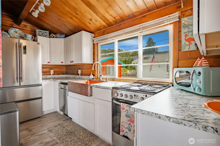 Newer sink, refrigerator, dishwasher and more