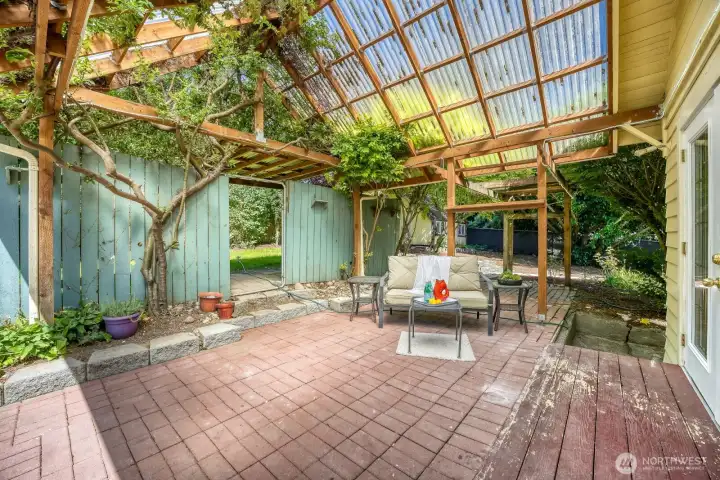 Imagine the private, peaceful moments that could be had in this sanctuary