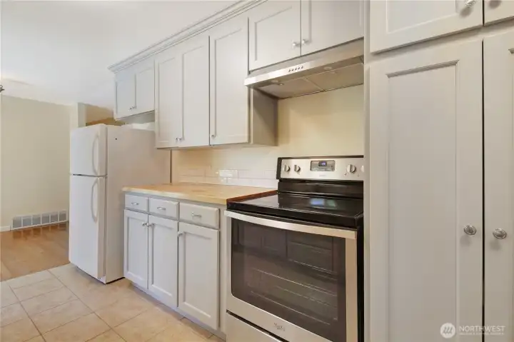 Stainless steel oven/range with tiled backsplash Stainless steel oven/range with tiled backsplash