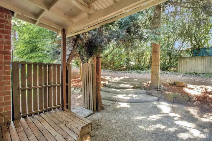 Side yard with plenty of parking space for an RV, boat or a few cars! Side yard with plenty of parking space for an RV, boat or a few cars!