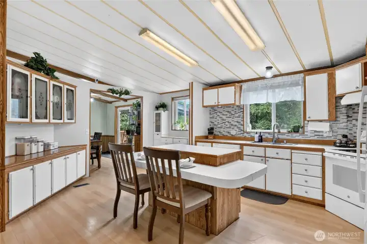 Large Kitchen with island and butler's pantry