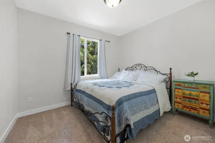 Maiin floor bed
