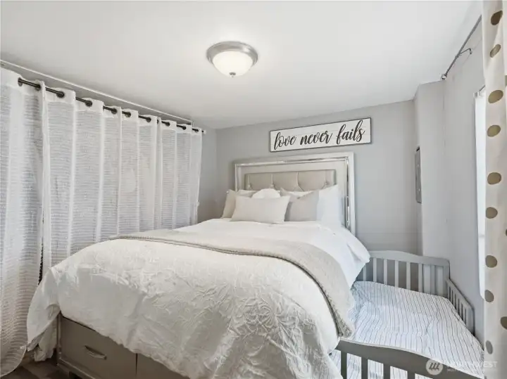 Primary bedroom with natural light and comfortable layout. Primary bedroom with natural light and comfortable layout.