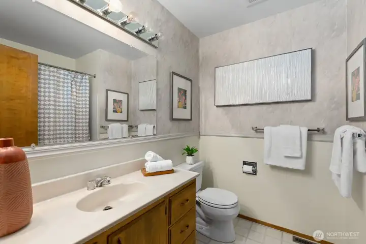 Full bathroom on main floor with spacious vanity