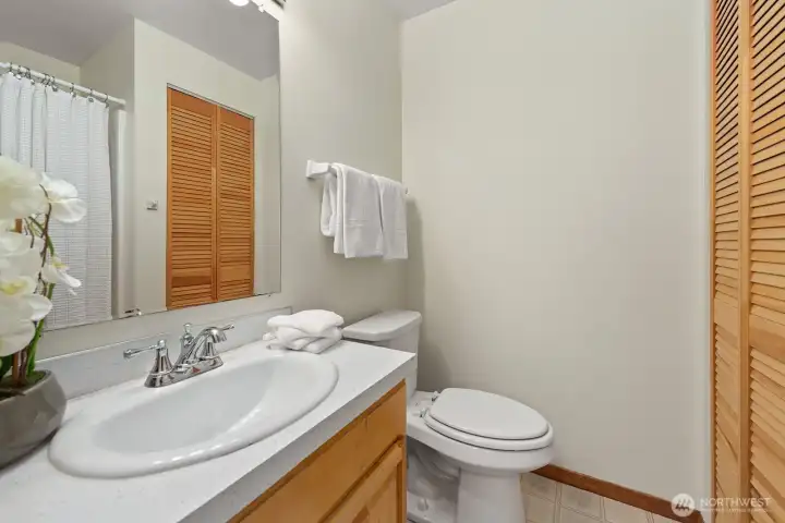 Convenient lower level 3/4 bath