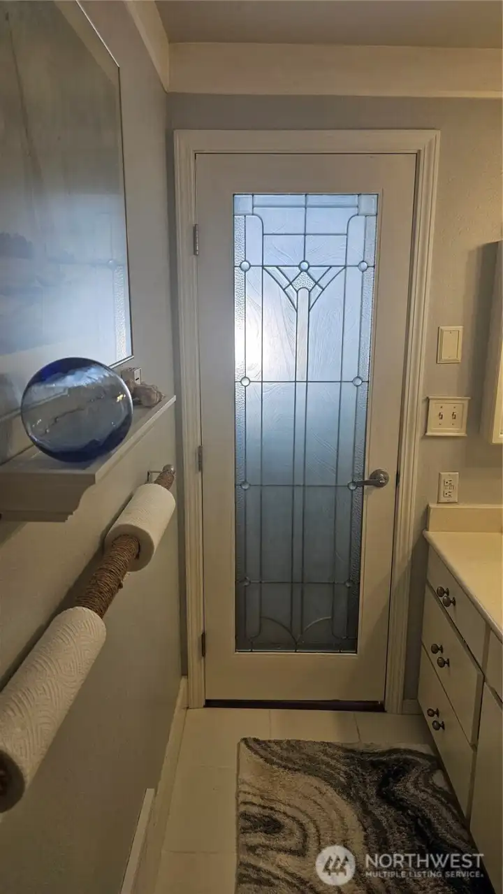 Bath leaded glass door
