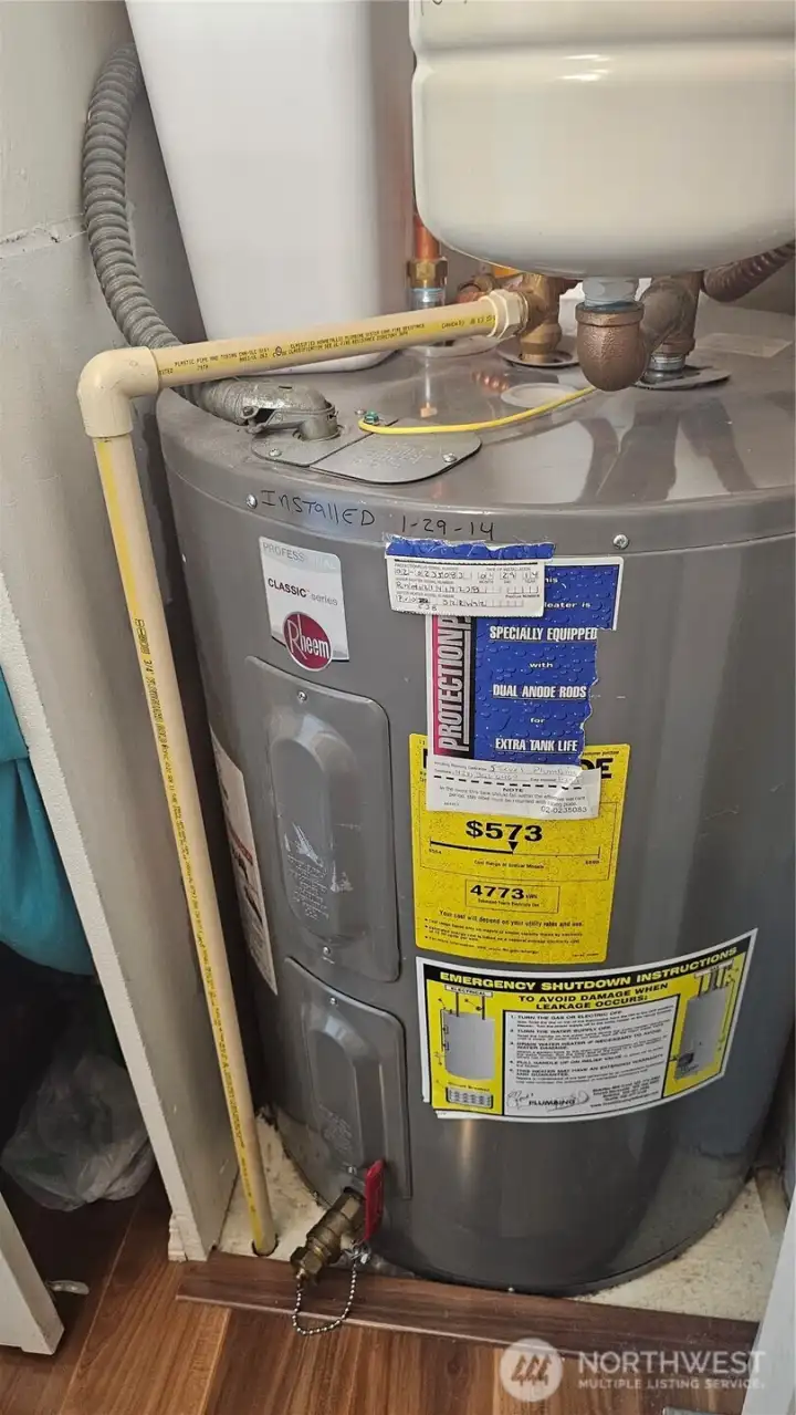 Hotwater near tub and sink instant hot water