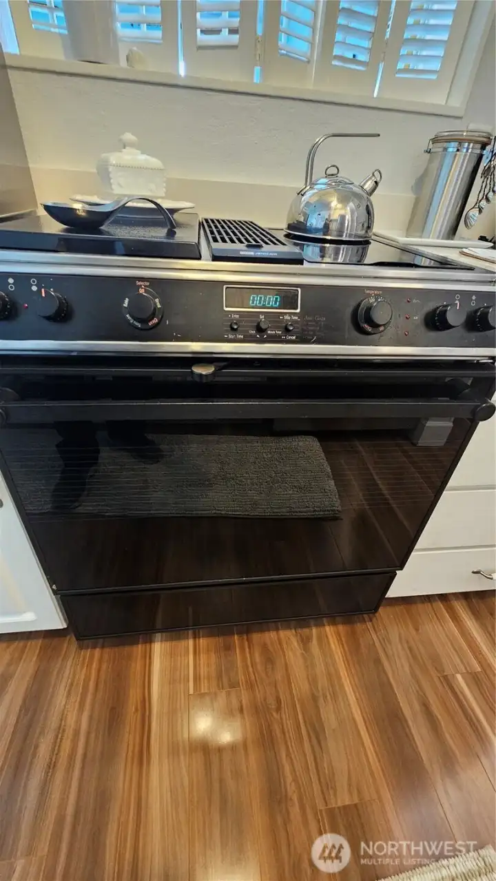Jennaire drop in stove and oven