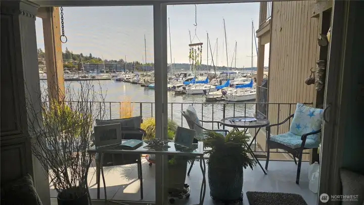 Living room view of yahts.