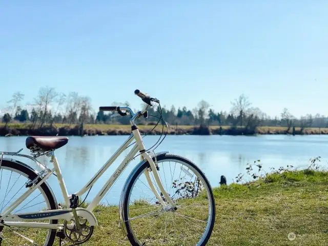 Trail from community along the river goes all the way to Lowell park