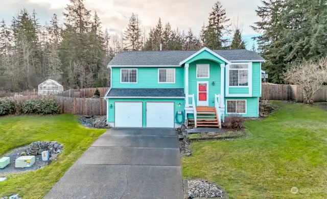 Fantastic home in a desirable neighborhood with spacious lots—this property truly checks all the boxes. From its great location to the ample space, it's the perfect place to call home.