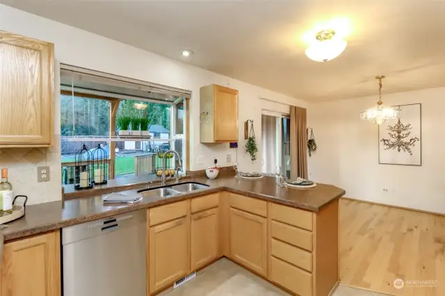 Featuring a sleek stainless steel Bosch dishwasher, an upgraded touchless kitchen faucet, and on-demand hot water for added convenience. A large garden window not only floods the space with natural light but also offers a breathtaking view of the meticulously landscaped backyard.