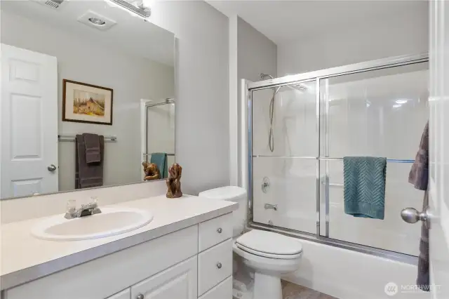 This is the full guest bathroom.