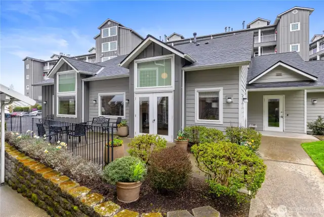 You'll love the clubhouse with a fitness center, library, kitchen and sauna.