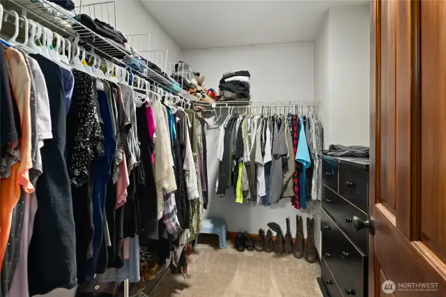 Walk in closet in primary suite
