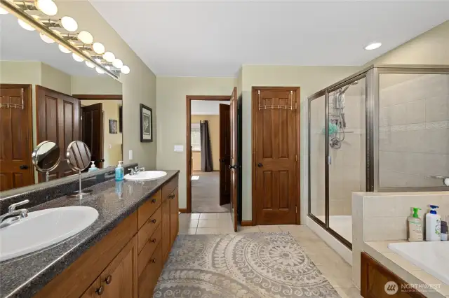 5 piece bath off primary suite