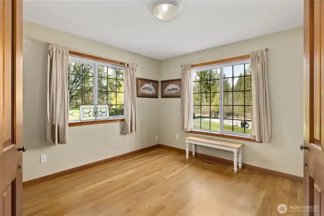Office / Den to the right of entry