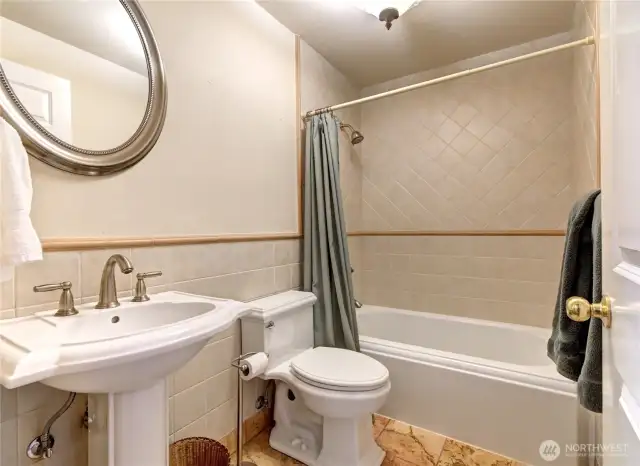 Guest Full Bath