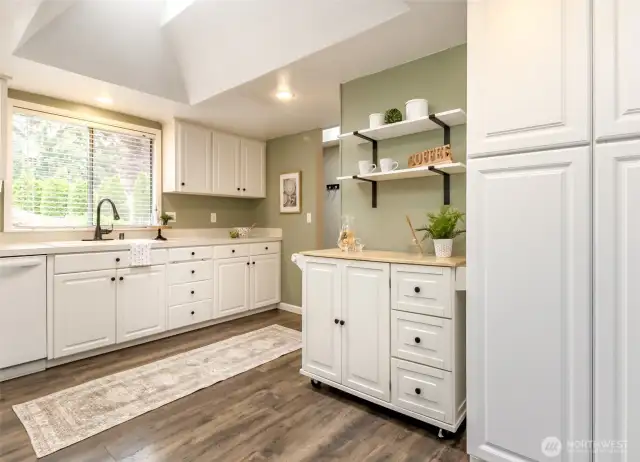 This angle faces the front door and hallway to the bedrooms.