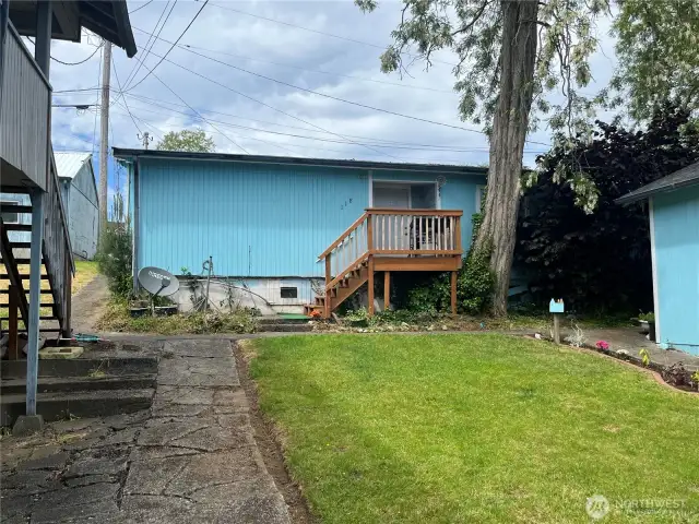 yard, center