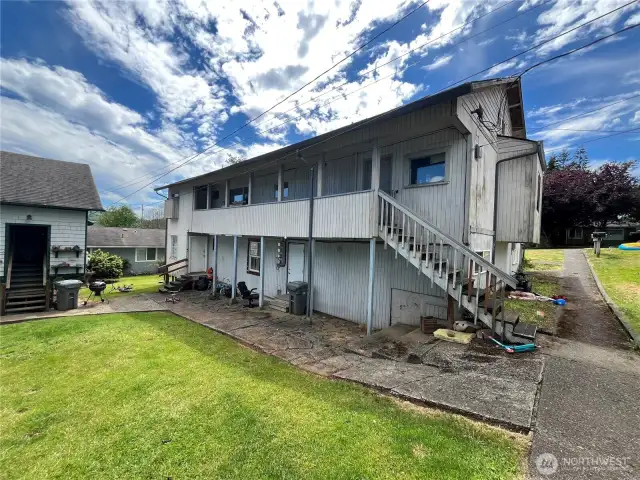 4-plex back