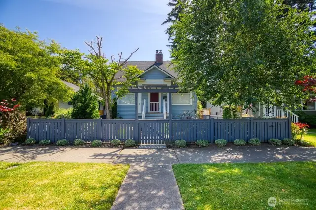Fully fenced front and back yards.