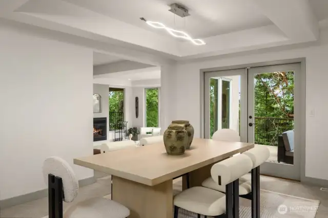 Separate dining area between kitchen and living room