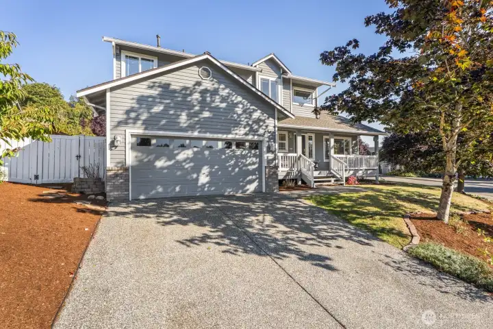 Lovely remodeled 2 story home in sought after East Glen!