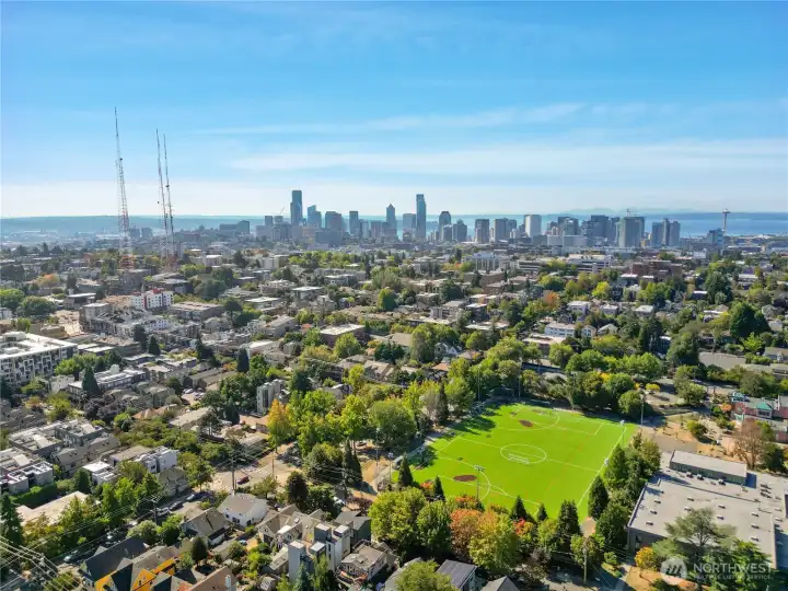 Easy Access to Downtown Seattle