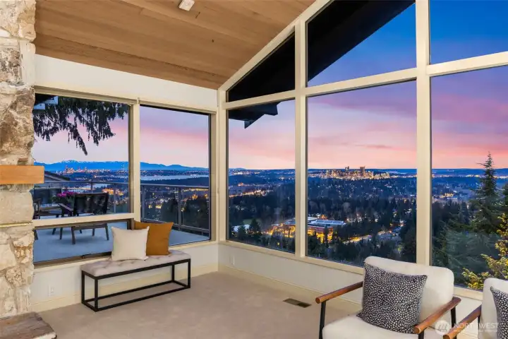 Sweeping panoramas of Lake Washington, the Olympics & Cascades, spectacular sunset, Seattle & Bellevue skylines!