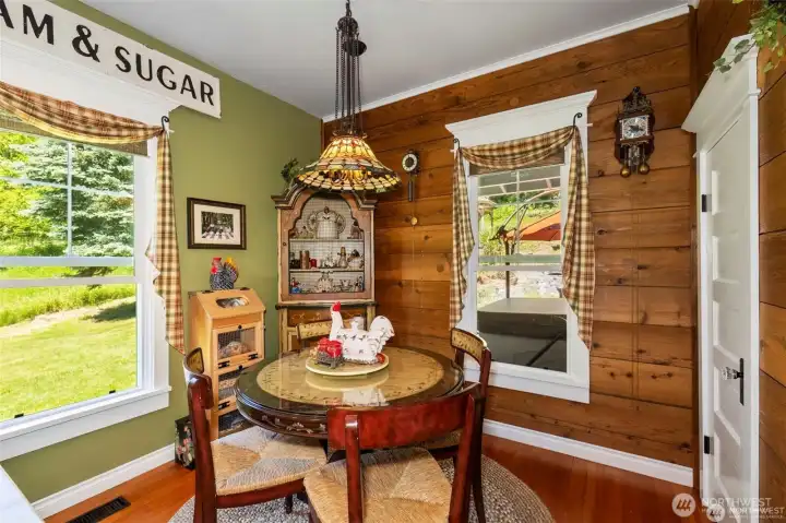 Watch the deer from this dinning room window!