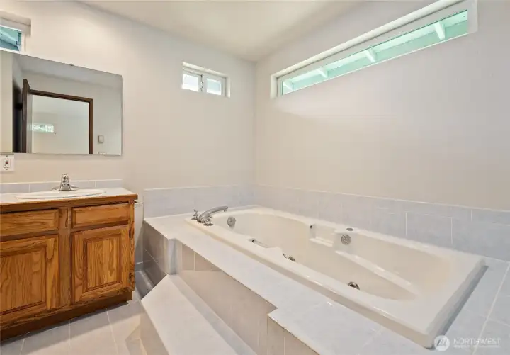 Primary Bath has Jetted   Tub