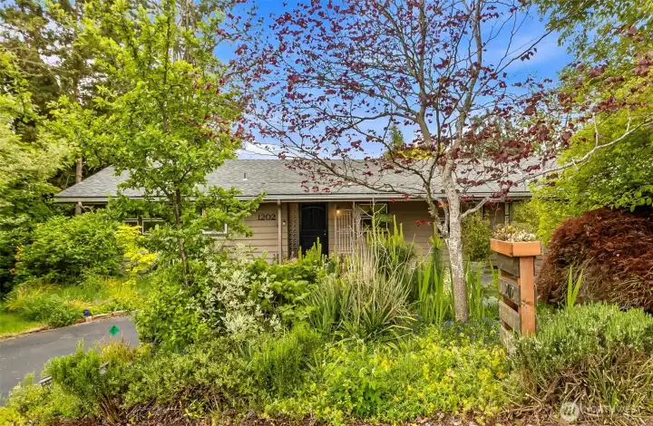 Welcome home to your own oasis in the heart of Snohomish Welcome home to your own oasis in the heart of Snohomish