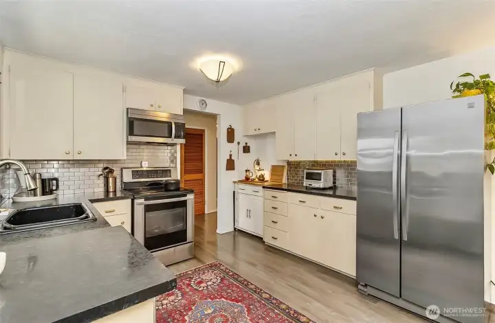 Great counter space, room for a island if you want. Great open space Great counter space, room for a island if you want. Great open space