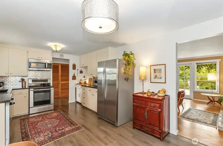 Kitchen leading to hallway and living room, great flow Kitchen leading to hallway and living room, great flow