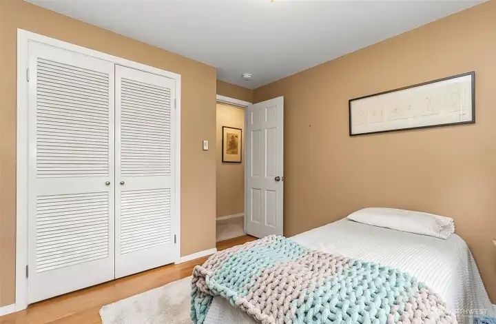 Bedroom #3 with hardwoods Bedroom #3 with hardwoods