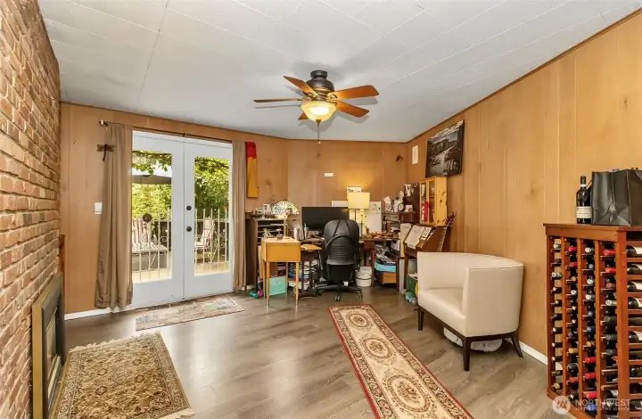 Huge space here with double doors leading to the deck Huge space here with double doors leading to the deck