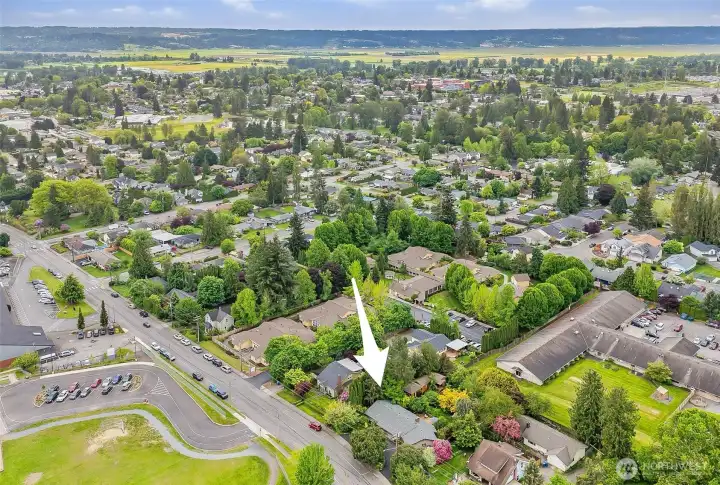 Right in the heart in one of the best cities in Washington- No neighbors in front, no neighbors in back! Right in the heart in one of the best cities in Washington- No neighbors in front, no neighbors in back!