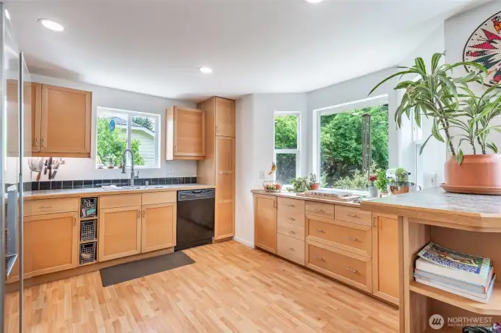 Open kitchen to family room