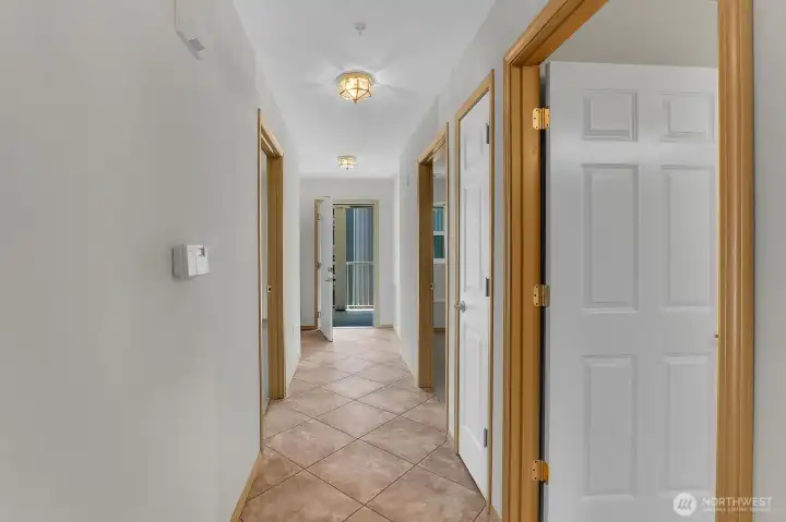 Bright entry with tile floors and no stairs from the secure garage to your front door. Bright entry with tile floors and no stairs from the secure garage to your front door.