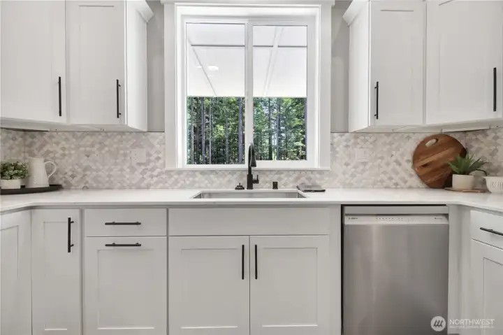 matching appliances and classic clean tile give this home a sophisticated modern feel.