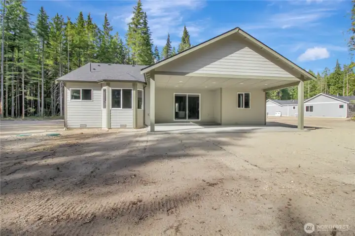 Spacious mostly level backyard and front yard with tons of parking and hosting games for kids!