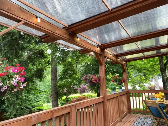 Coffee in your deck and listen to the birds singing!